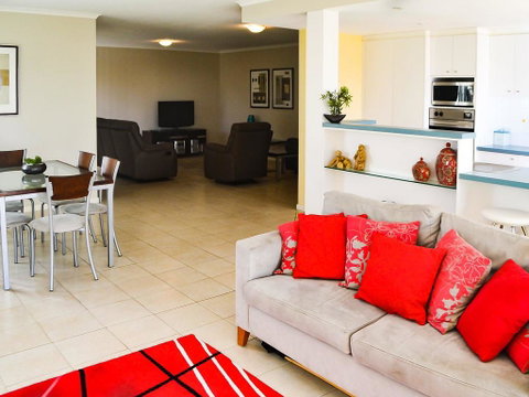 Beachside 4 With Airconditioning And Spa Bath - Accommodation in Brisbane 2