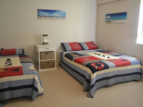Beachside 4 With Airconditioning And Spa Bath - Accommodation in Brisbane 3