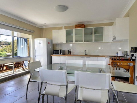 Beachside Getaway - 150m To Beach - Accommodation in Brisbane 3