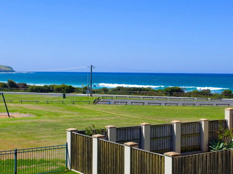 Beachside Retreat - Accommodation in Brisbane 0