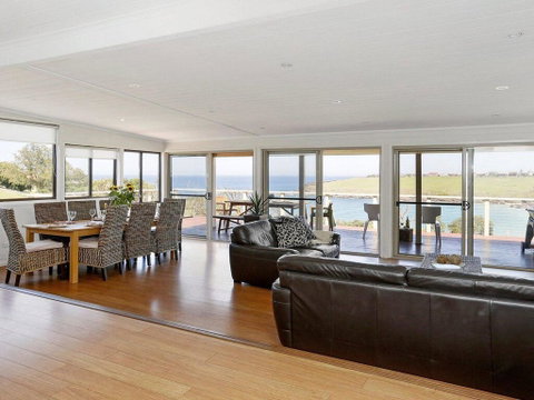 Beachview - Walking Track Straight Down To The Beach - Accommodation in Brisbane 1