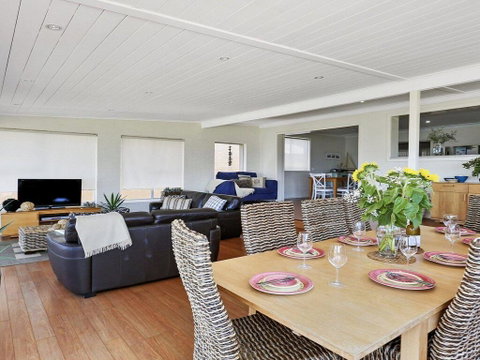 Beachview - Walking Track Straight Down To The Beach - Accommodation in Brisbane 2