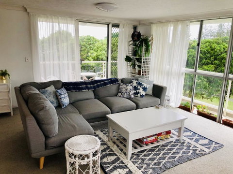 Beachy, Bright, And The Best Location On The GC! - Accommodation in Brisbane 2