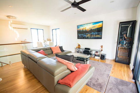 Beautiful Modern Luxury - Accommodation in Brisbane 0