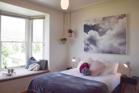 Best Location In Hobart! Luxury 4 Bedroom With Stunning Views - Accommodation in Brisbane 1