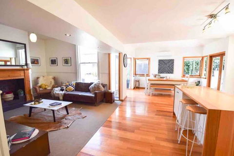 Best Location In Hobart! Luxury 4 Bedroom With Stunning Views - Accommodation in Brisbane 0