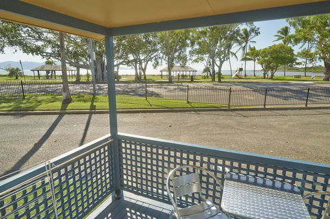 BIG4 Rowes Bay Beachfront Holiday Park - Accommodation in Brisbane 2