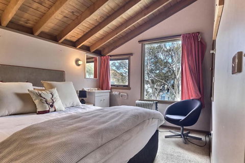 Bindi - Alpine Getaways's Chalet At Tower Rd - Accommodation in Brisbane 0