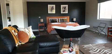 Blaze Rock Retreat - Accommodation in Brisbane 0