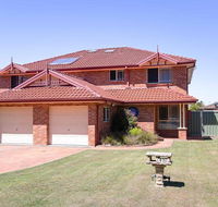 Blue Bay 83a Rocky Point Road - Foxtel  air conditioning downstairs - Accommodation in Brisbane