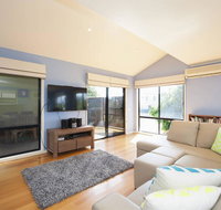 BLUE SKYES - family home with balcony  views. - Accommodation in Brisbane