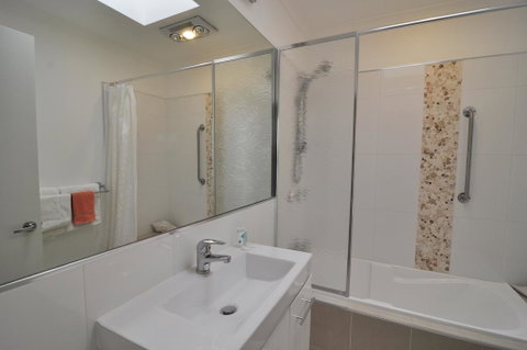 Bluedock Apartments - Accommodation in Brisbane 1