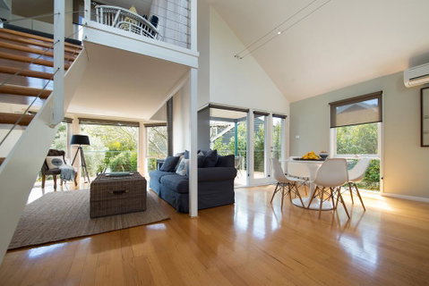 Boatshed Villa Yellow Door - Accommodation in Brisbane 1