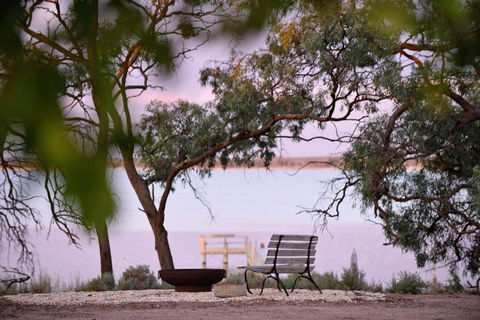 The Jetty Hut - Lake Frontage Barmera Riverland - Accommodation in Brisbane 0