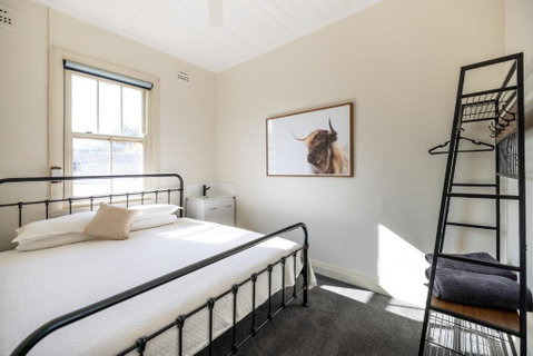 The Middle - Accommodation in Brisbane 0