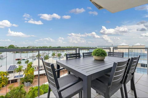 Quintessential Cullen Bay Cool - Accommodation in Brisbane 2