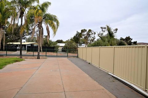 Spacious Studio In AliceSprings QueenBed+KSAirbed - Accommodation in Brisbane 3