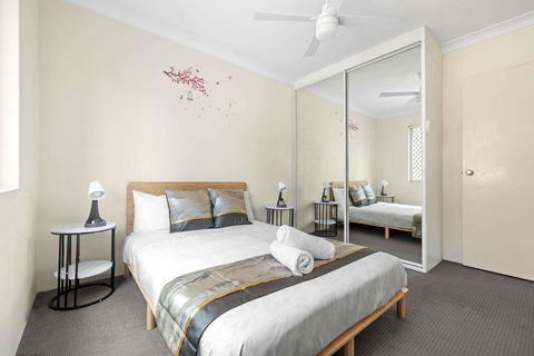Warm Oasis At Parramatta- 2 BR - Free Parking - Near Shops - Accommodation in Brisbane 0