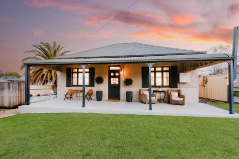 Yarranvale On Gladstone - A Gorgeous Country Abode - Accommodation in Brisbane 1