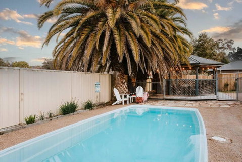 Yarranvale On Gladstone - A Gorgeous Country Abode - Accommodation in Brisbane 0