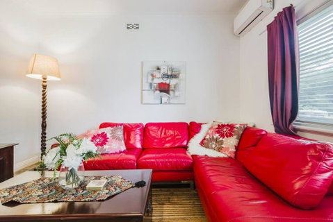 Yarraville Garden Large Home With Yard And Parking - Accommodation in Brisbane 0