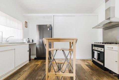 Yarraville Garden Large Home With Yard And Parking - Accommodation in Brisbane 1
