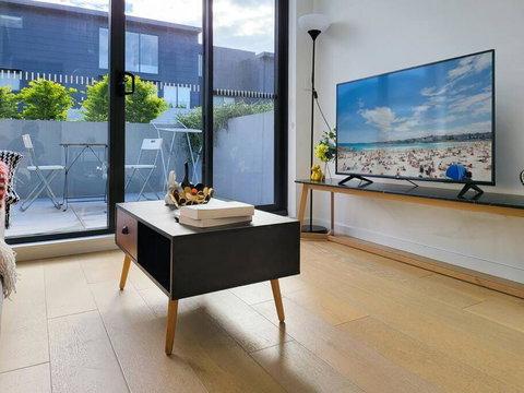 Your Quiet Penthouse With High Ceiling Split Level - Accommodation in Brisbane 0