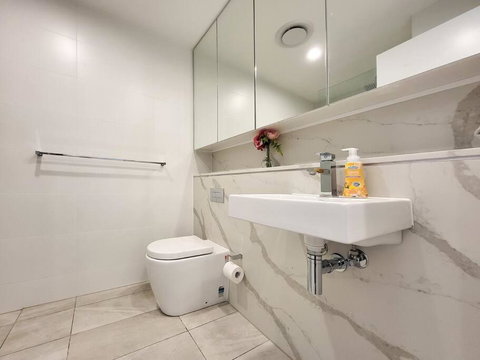Your Quiet Penthouse With High Ceiling Split Level - Accommodation in Brisbane 1