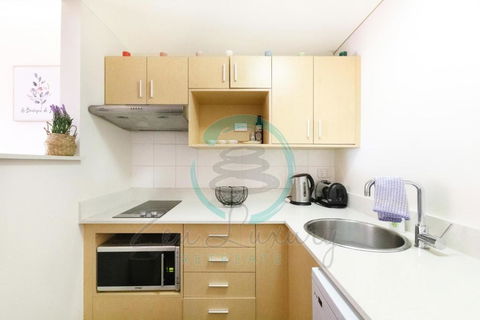 ZEN AT THE ESPLANADE - Spectacular Sunset Retreat - Accommodation in Brisbane 1