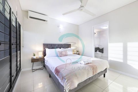 Zen On Stuart: 3-BR Penthouse Pad + Pool + BBQ - Accommodation in Brisbane 1