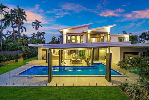 ZenLux Massive 5-BR Holiday Home - Pool - BBQ - Accommodation in Brisbane 0