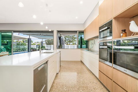 ZenLux Massive 5-BR Holiday Home - Pool - BBQ - Accommodation in Brisbane 1