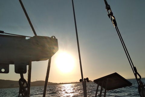 Townsville Small Group Early Morning Sailing Cruise Boat Tour Charter Hire - Accommodation in Brisbane 5