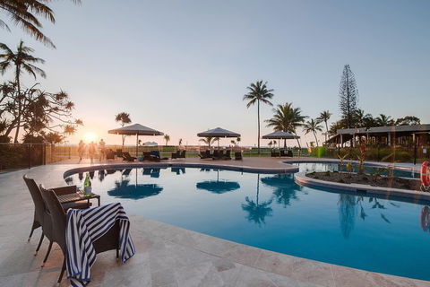 Tangalooma Island Resort Whale Watching Day Cruise With Dolphin Feeding - Accommodation in Brisbane 4