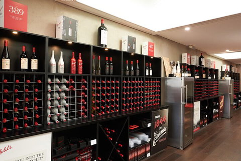 Penfolds Barossa Valley: Make Your Own Wine - Accommodation in Brisbane 2